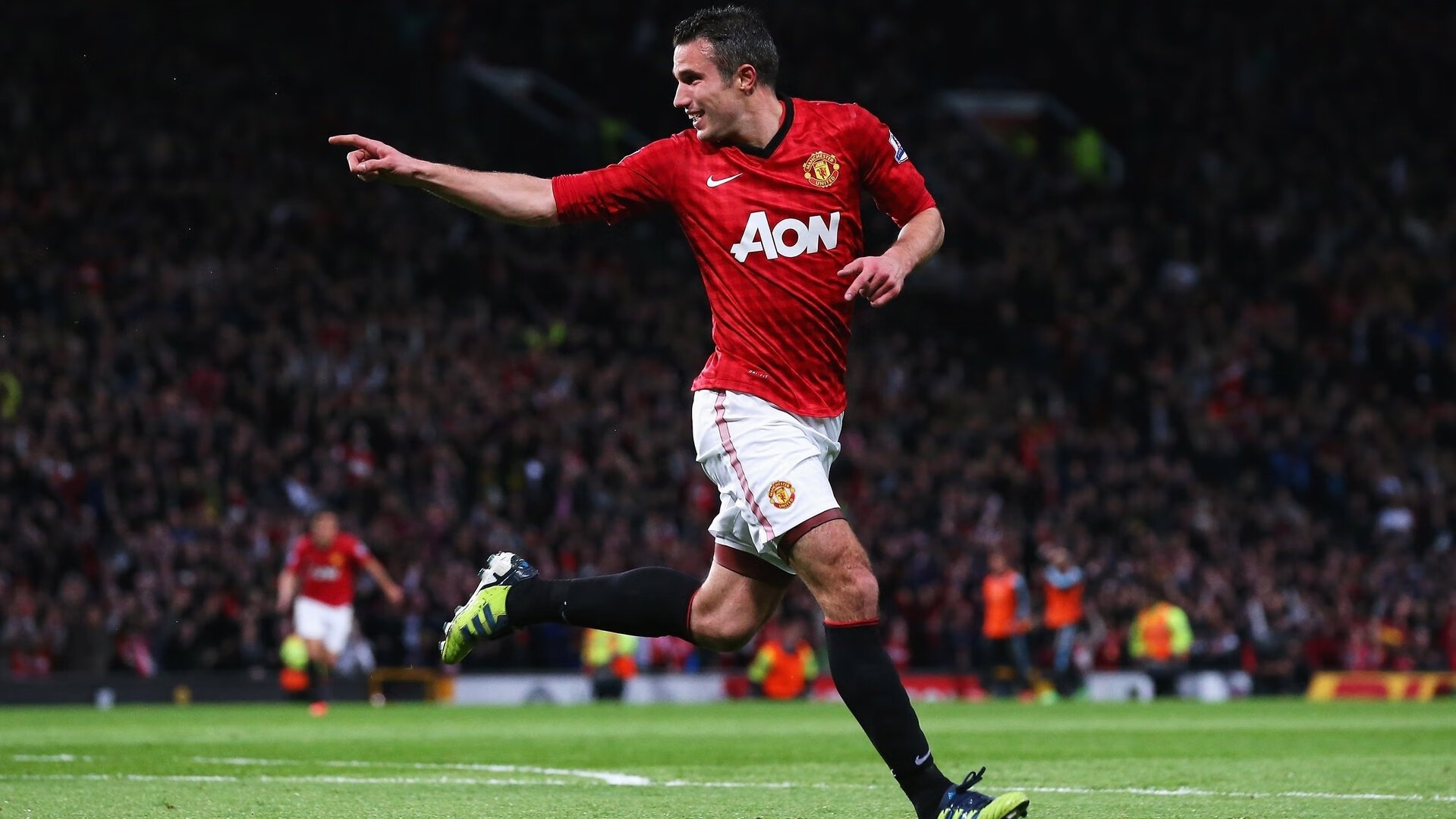 “德甲豪门先发制人，追逐积分冠军”，德甲榜首