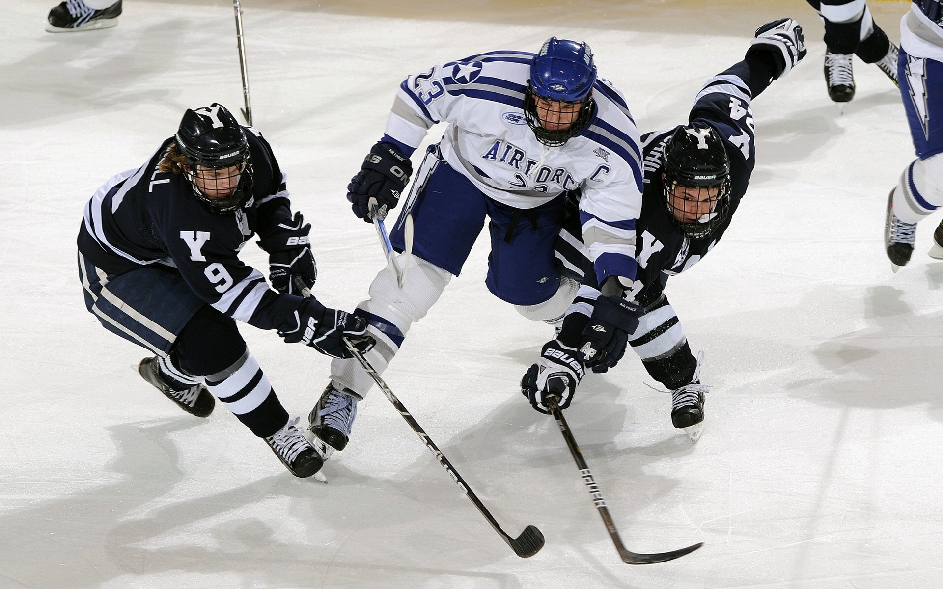 开云体育官网-强队争锋：本赛季最激烈的强强对话，强队底蕴